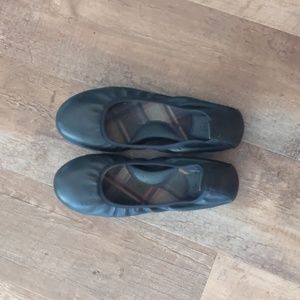 Born size 7.5 black flats